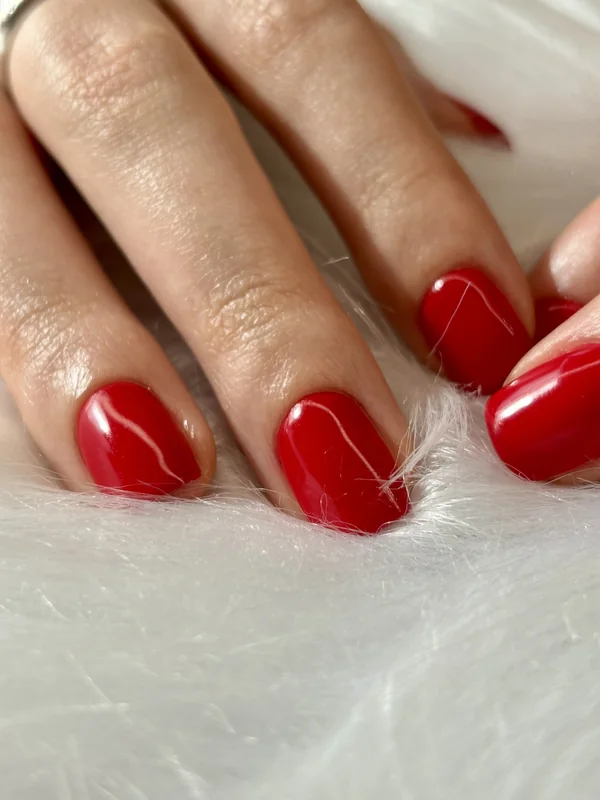 Manicure rossa su unghie corte, lavoro Nail Express Firenze